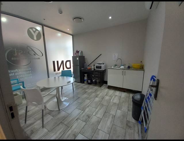 330M² OFFICE TO LET IN BRYANSTON